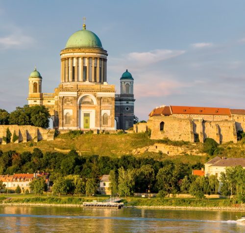 Esztergom,,Hungary,-,Beautiful,Evening,With,The,Basilica,Of,Our